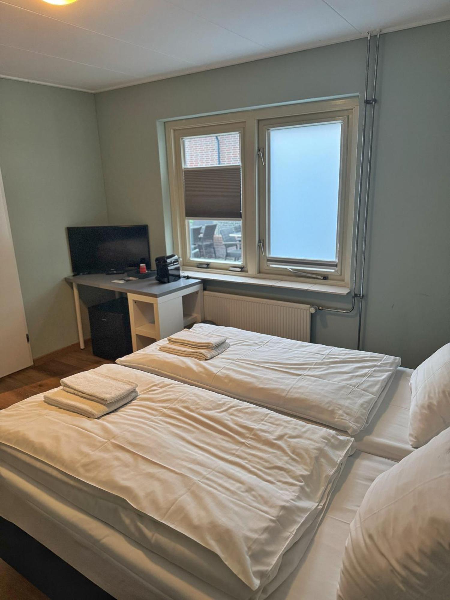 Twin Room Bath
